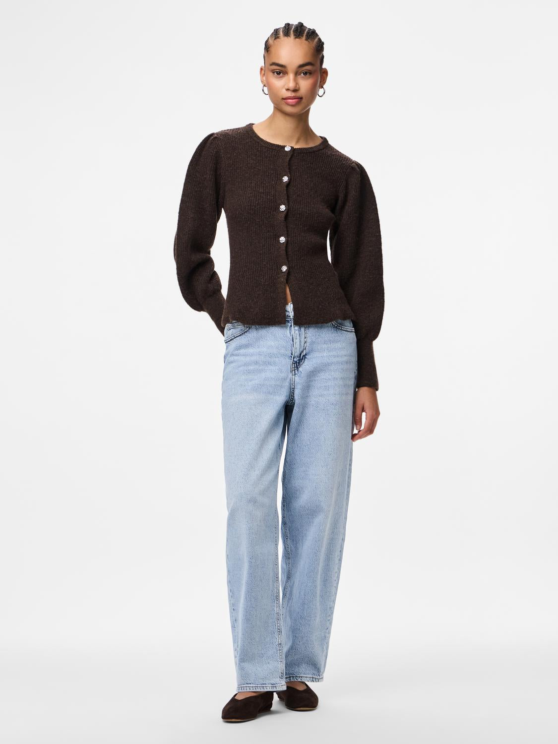 model_shot-front_full